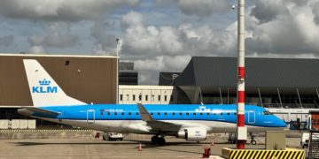 Ondanks beperkingen Schiphol verwacht KLM weinig overlast voor reizigers.