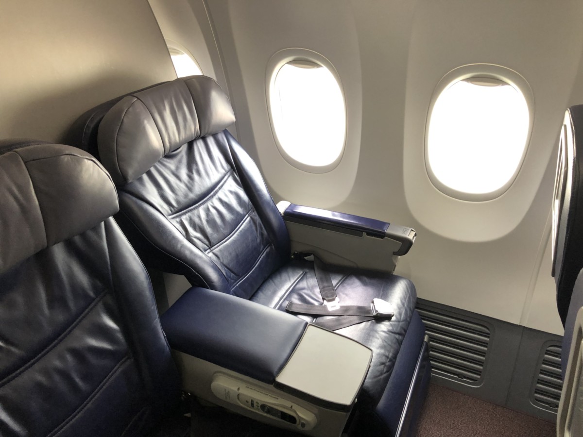 Malaysia Airlines Boeing 737 Business Class Review