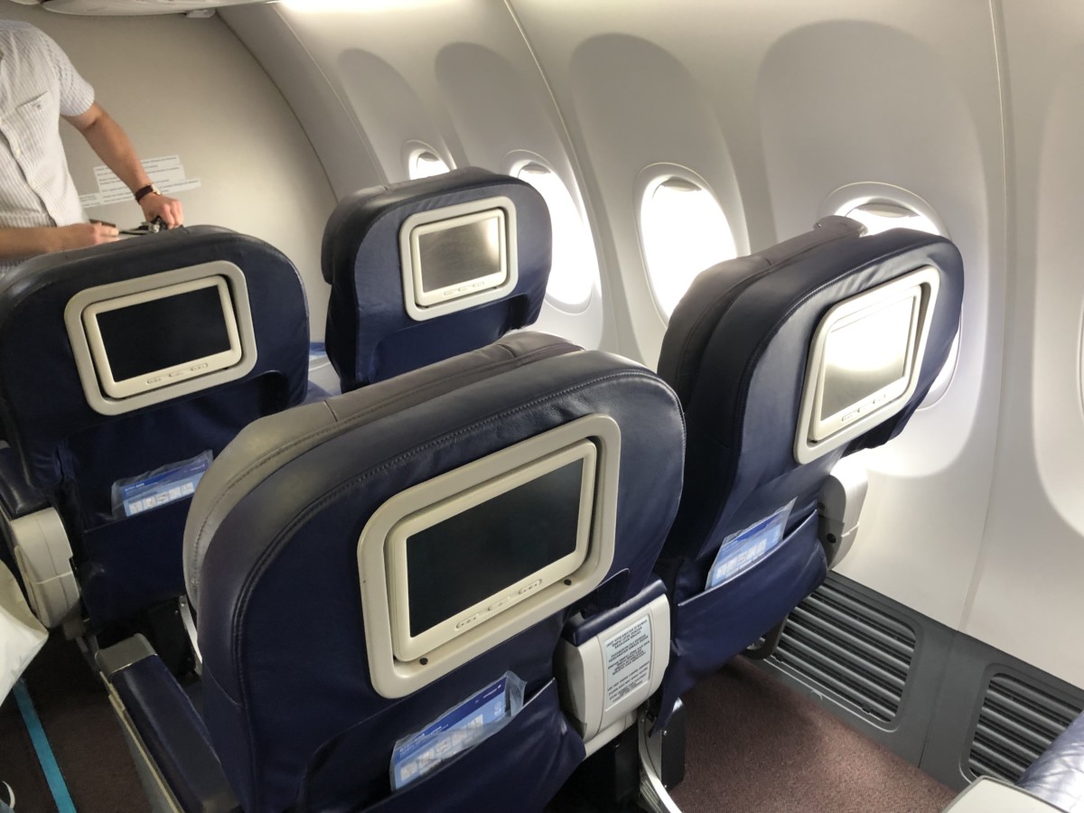 Malaysia Airlines Boeing 737 Business Class Review 6