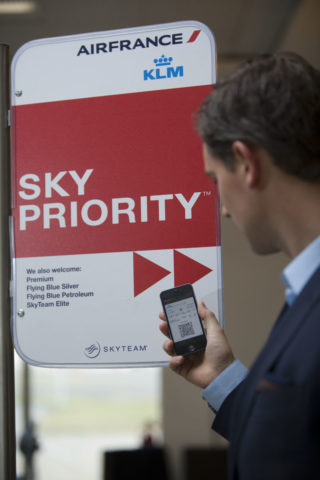 SkyTeam priority sign