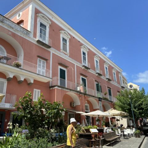 Ischia, de onbekende en goedkopere zus van Capri