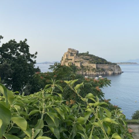 Ischia, de onbekende en goedkopere zus van Capri