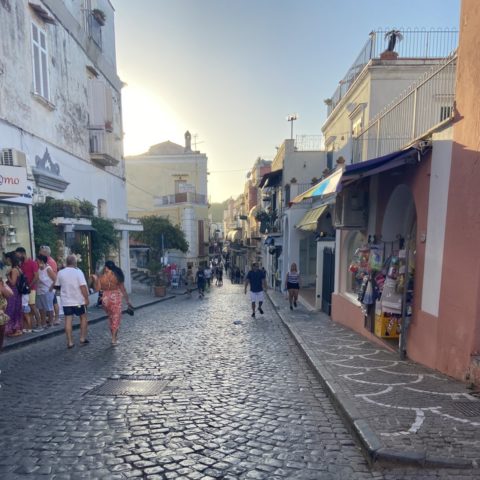 Ischia, de onbekende en goedkopere zus van Capri