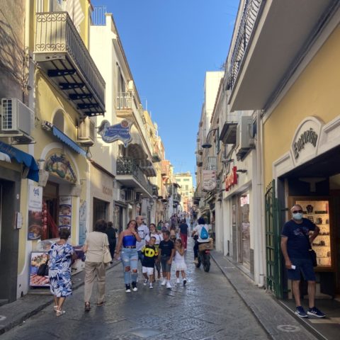 Ischia, de onbekende en goedkopere zus van Capri