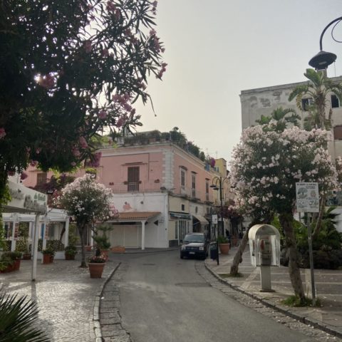 Ischia, de onbekende en goedkopere zus van Capri