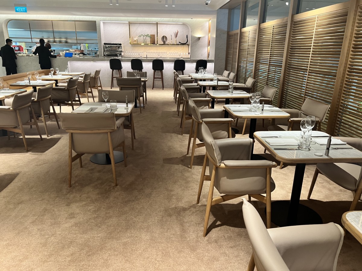 Review: Qantas First Class Lounge Singapore Changi Airport