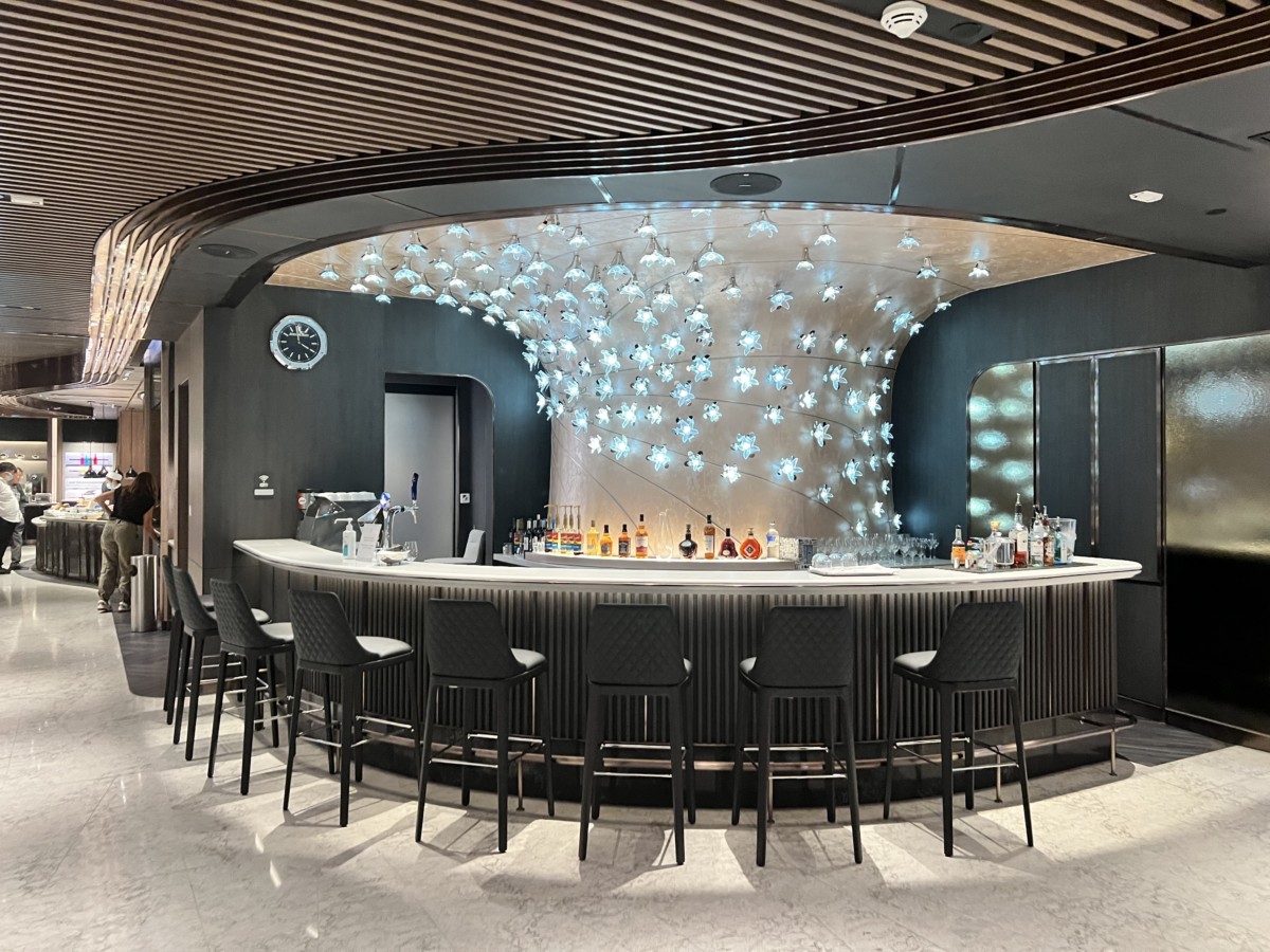 Bar in The Private Room First Class lounge Singapore Airlines