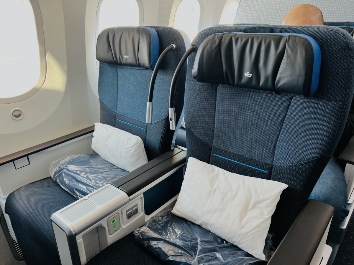 Review: KLM Premium Comfort | Amsterdam – New York JFK | Boeing 787-10 Dreamliner