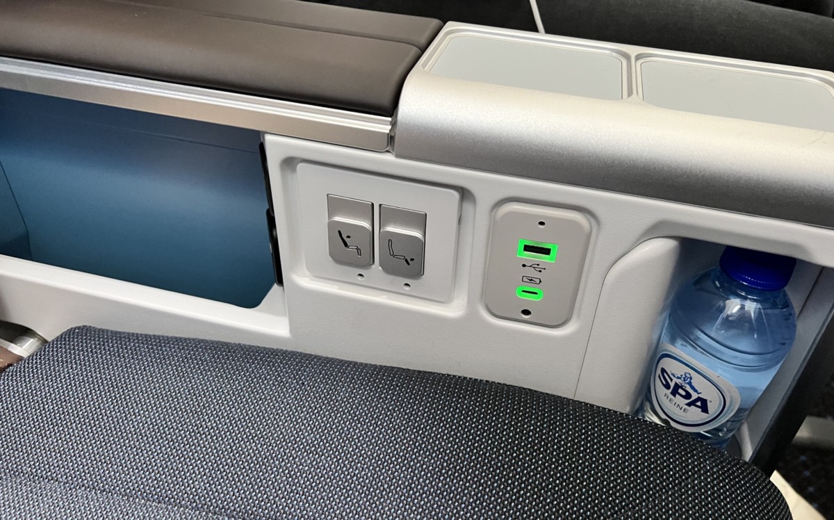 Review: KLM Premium Comfort | Amsterdam – New York JFK | Boeing 787-10 Dreamliner