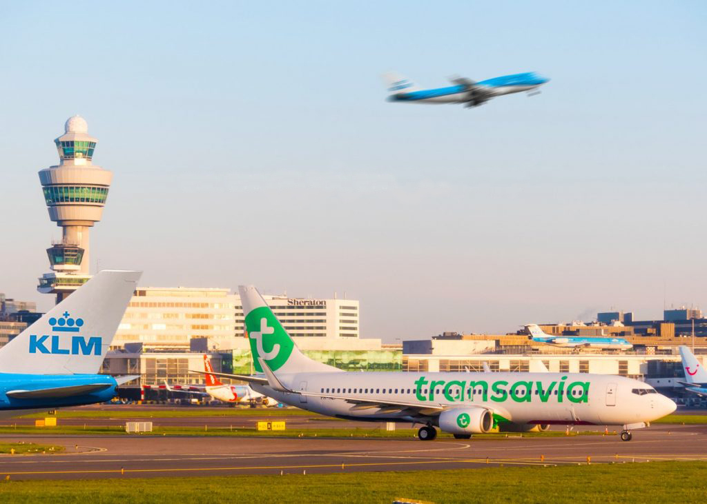 Toestellen van KLM en Transavia op Schiphol (Bron: KLM)