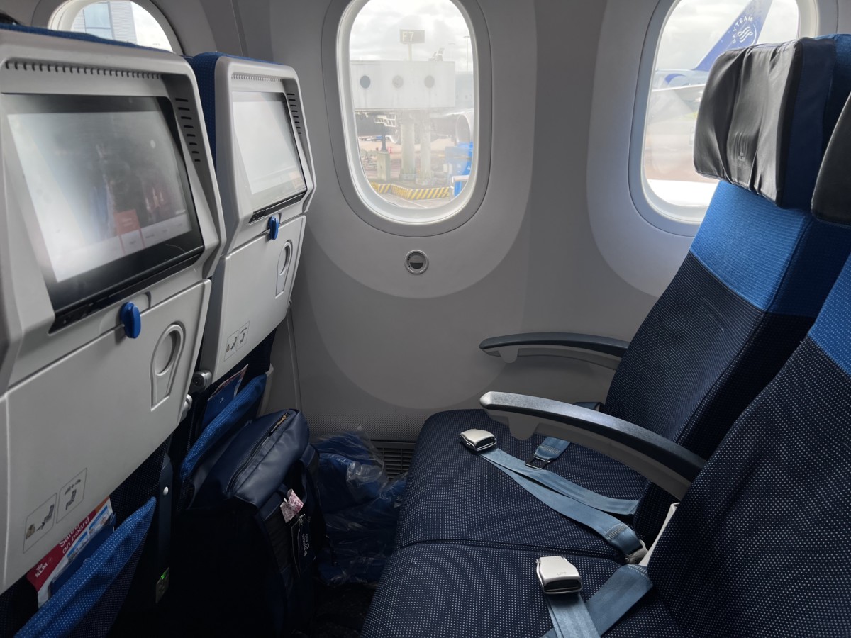 Review KLM Economy Comfort | Amsterdam Airport Schiphol naar Calgary | Boeing 787-9 Dreamliner