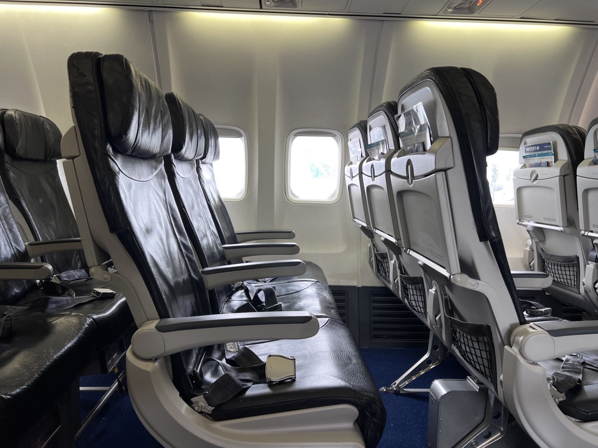 Review: Westjet Boeing 737-700 | Economy Class Calgary - Vancouver 