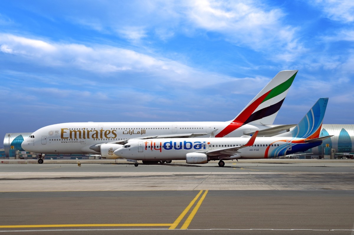 Emirates en FlyDubai toestel op de luchthaven (Bron: Emirates)