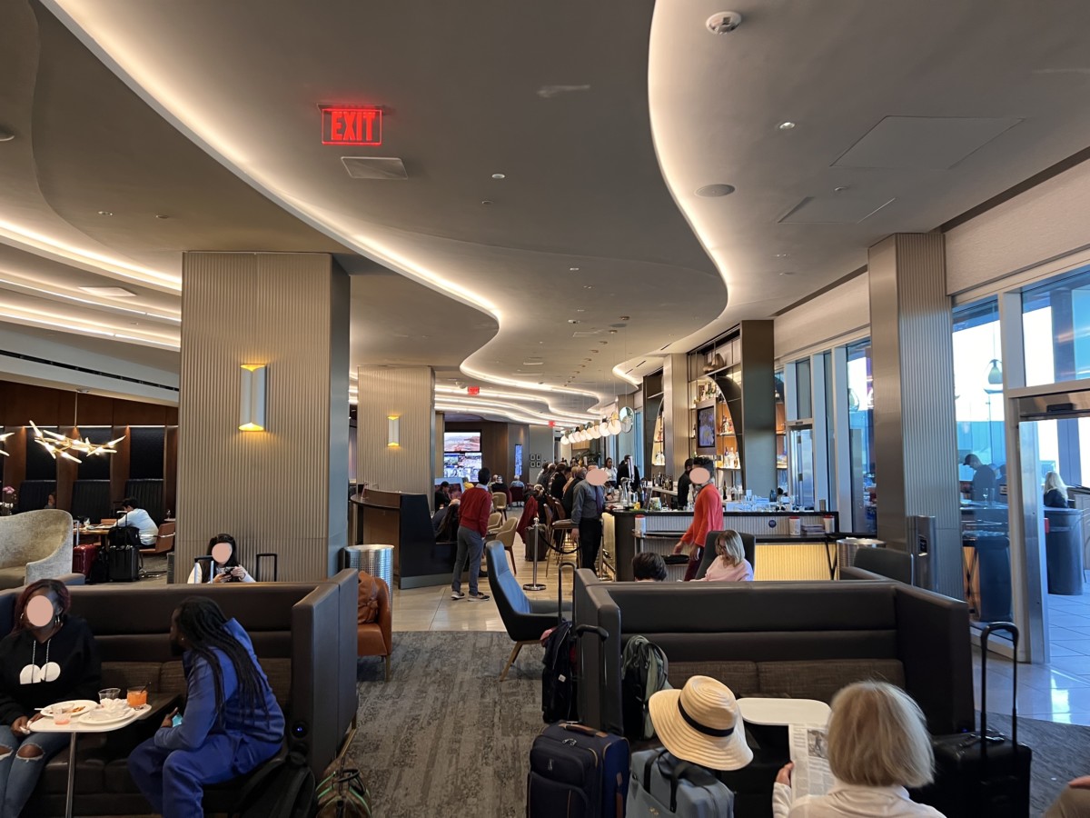 Review: Delta Sky Club | Los Angeles (LAX) Terminal 3 Sky Way