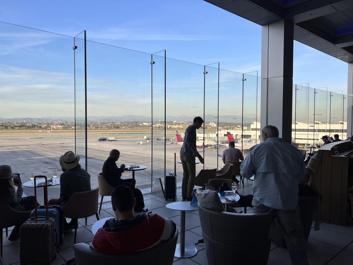 Review: Delta Sky Club | Los Angeles (LAX) Terminal 3 Sky Way