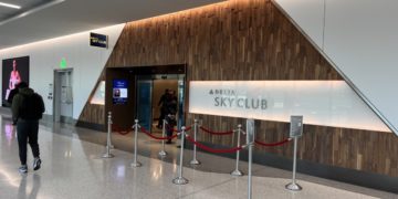 Review: Delta Sky Club | Los Angeles (LAX) Terminal 3 Sky Way