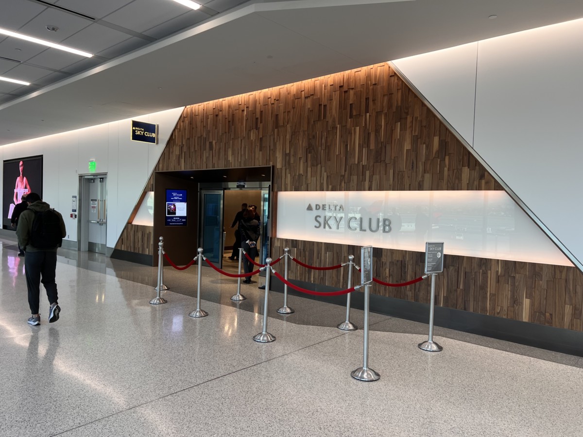 Review: Delta Sky Club | Los Angeles (LAX) Terminal 3 Sky Way