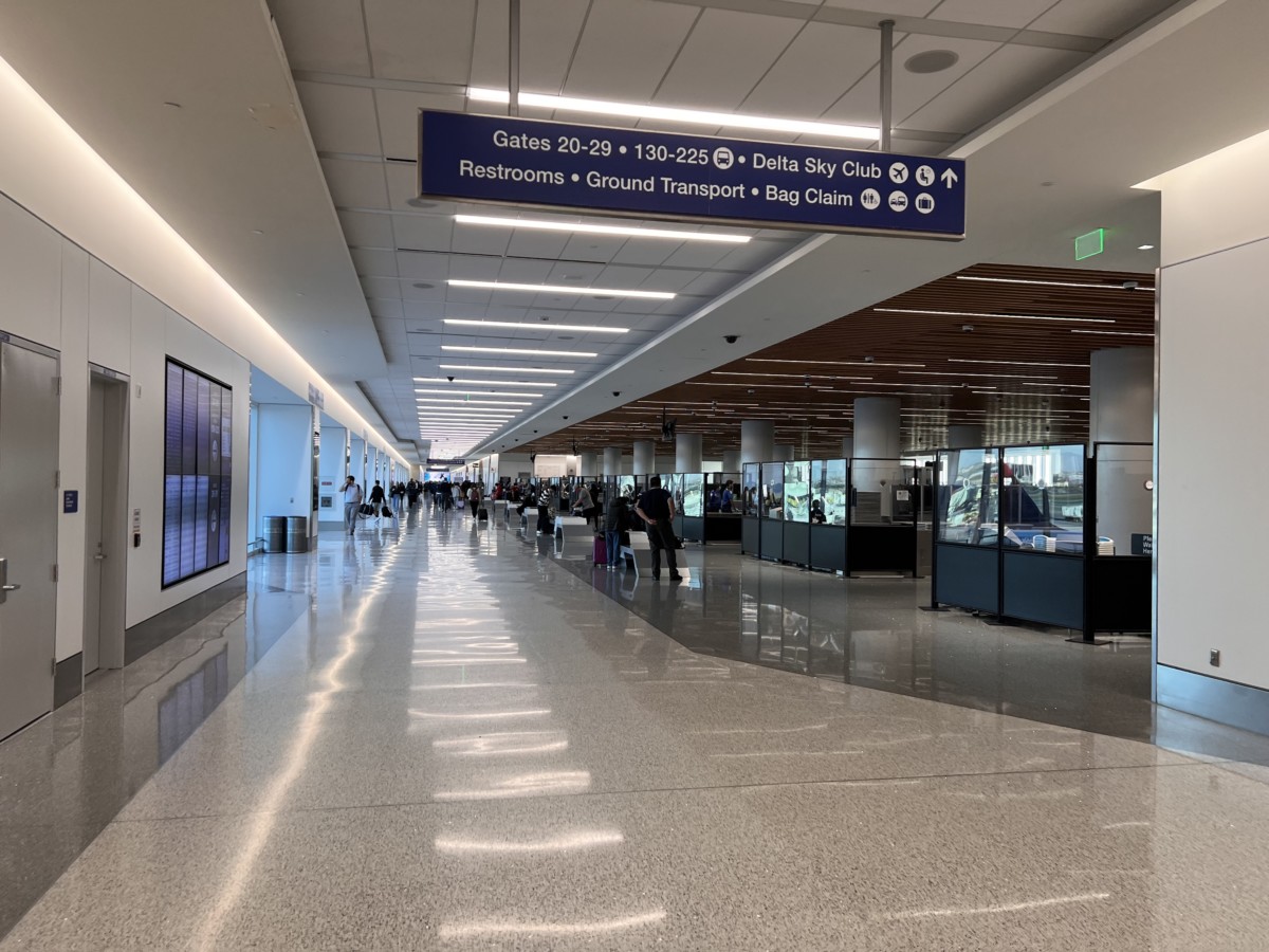 Review: Delta Sky Club | Los Angeles (LAX) Terminal 3 Sky Way