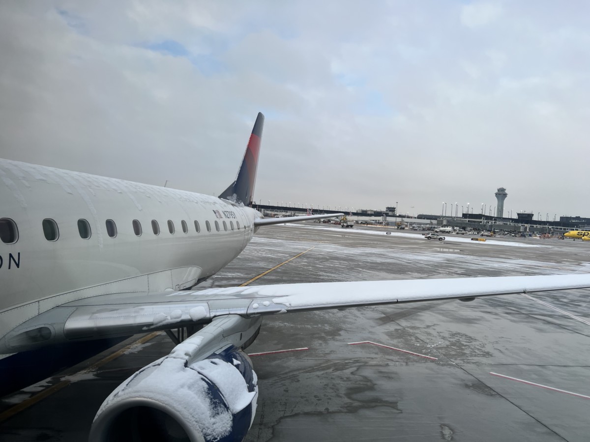 Review: Delta Connection (Skywest) First Class | Embraer 175 | Chicago - New York | DL4095