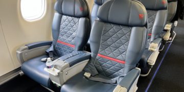 Delta Connection (Skywest) First Class | Embraer 175 | Chicago - New York | DL4095