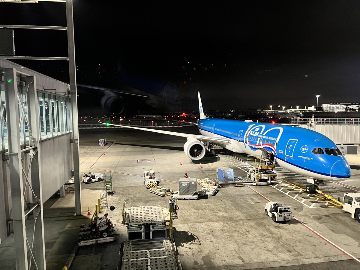 Review KLM Premium Comfort Boeing 787-10 KL644 PH-BKA New York JFK ...