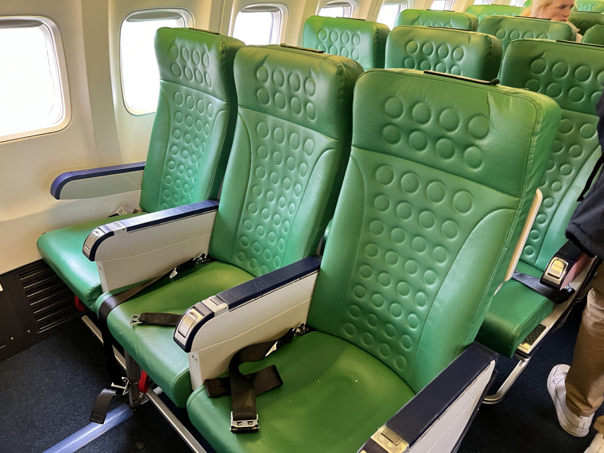 Review Transavia Boeing 737 Economy HV5234 Eindhoven Prague Praag