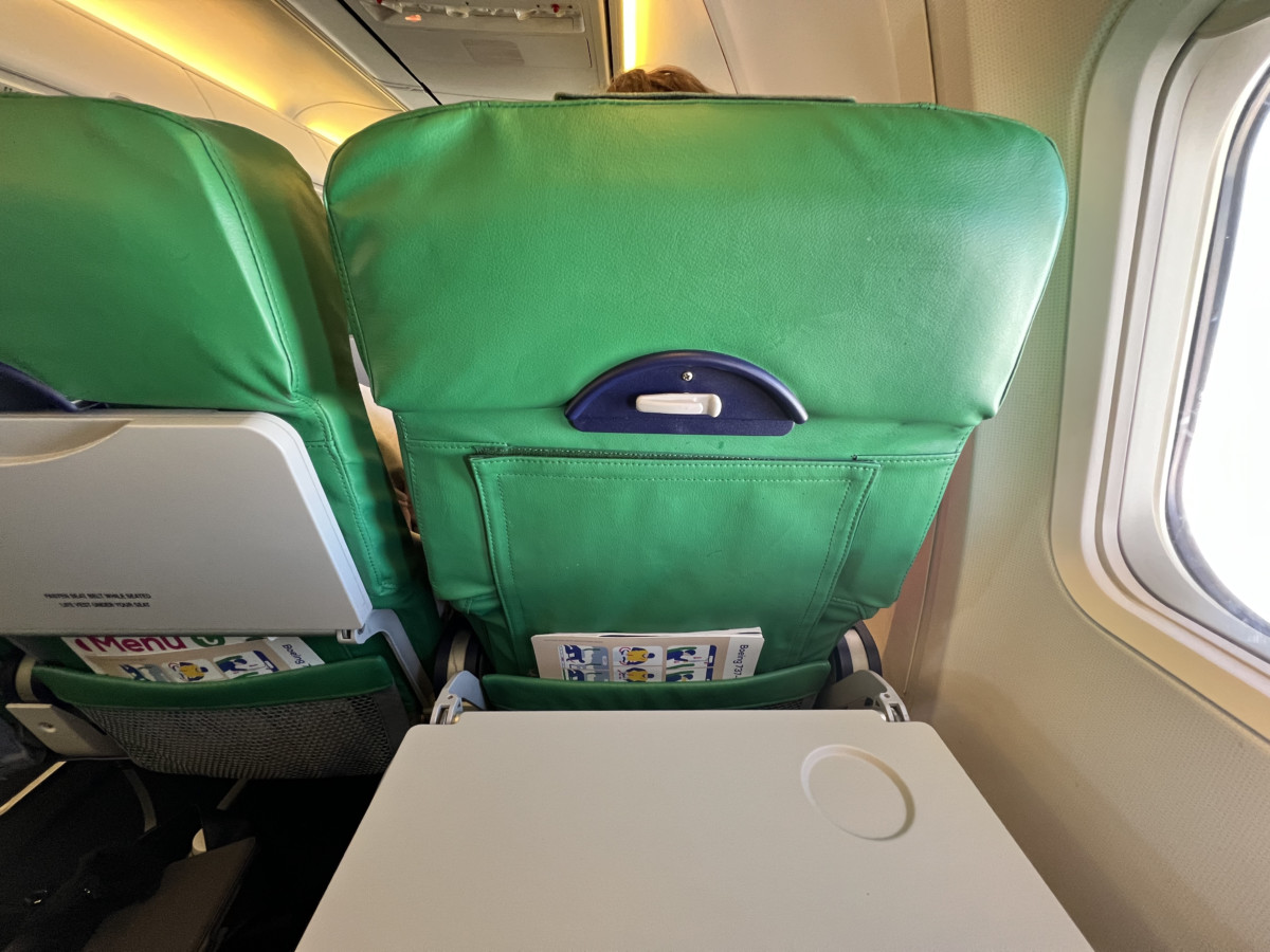 Review Transavia Boeing 737 Economy HV5234 Eindhoven Prague Praag