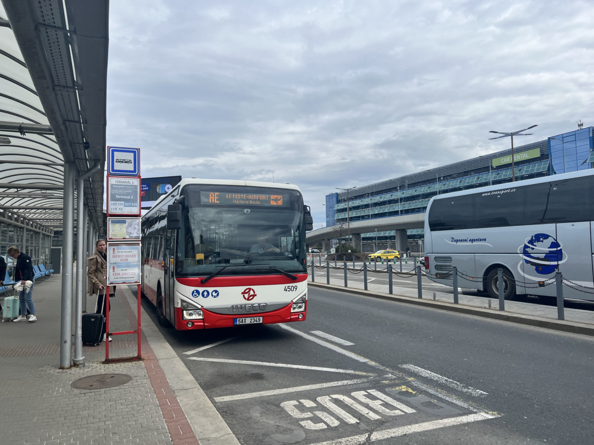 Review Transavia Boeing 737 Economy HV5234 Eindhoven Prague Praag