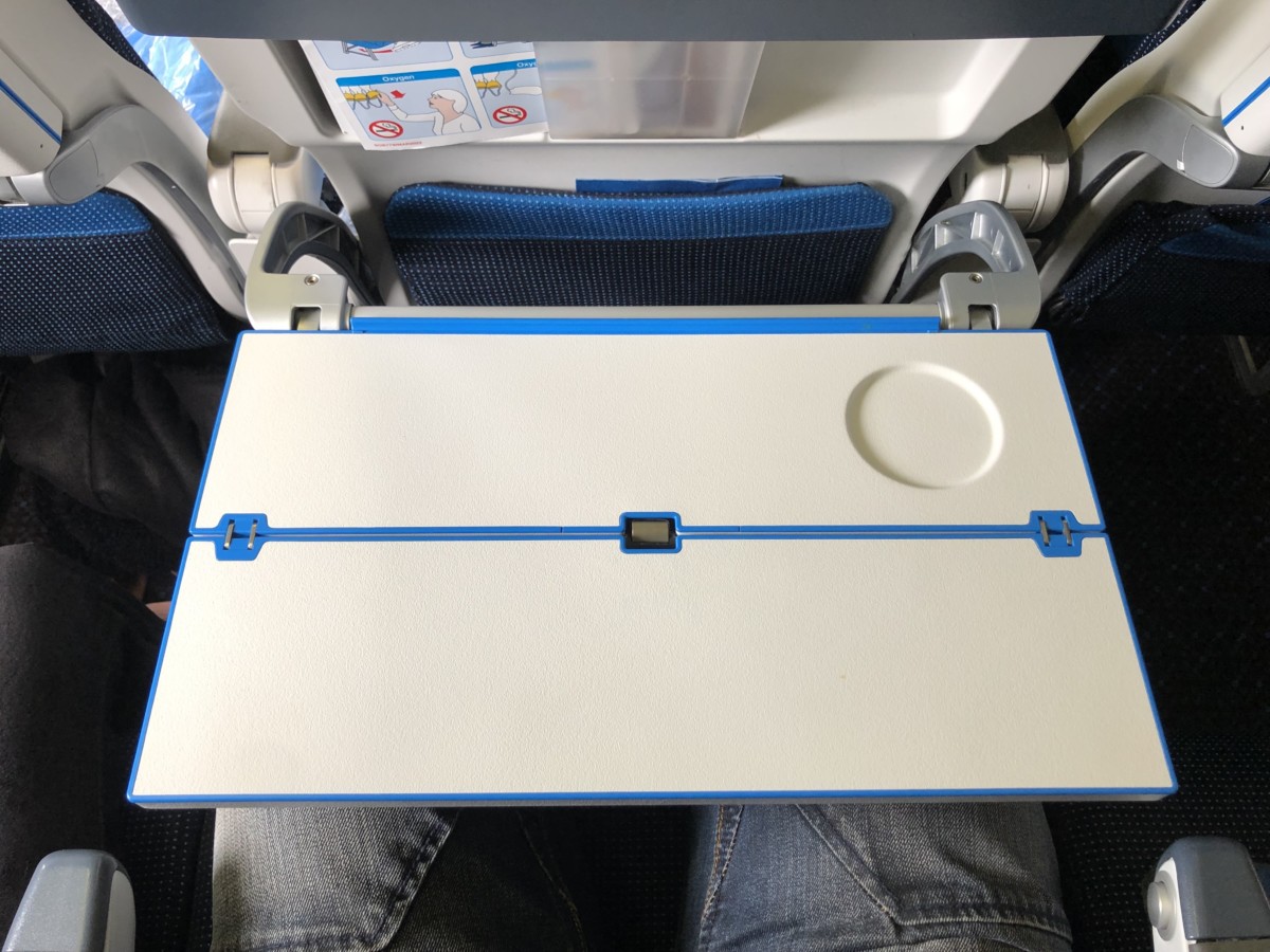 KLM Boeing 777-200 Economy Class Amsterdam-Dubai12