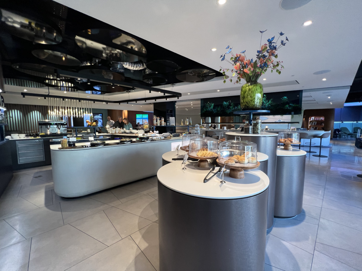 Buffet in het Privium ClubLounge West Schiphol