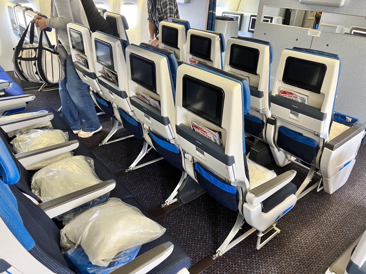 Review KLM Economy Comfort | Retourtje Amsterdam Schiphol - Hong Kong | Boeing 777-200