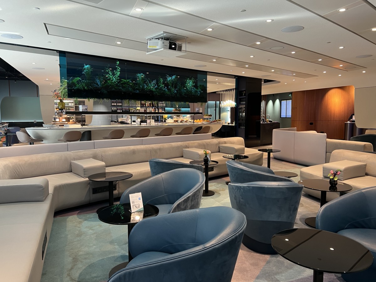 Review Amsterdam Airport Schiphol Privium ClubLounge West