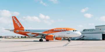 Airbus A319 van easyJet vliegt naar Jersey