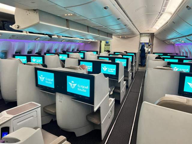 Review Saudia Economy Class | Jeddah - Delhi | Boeing 777-300