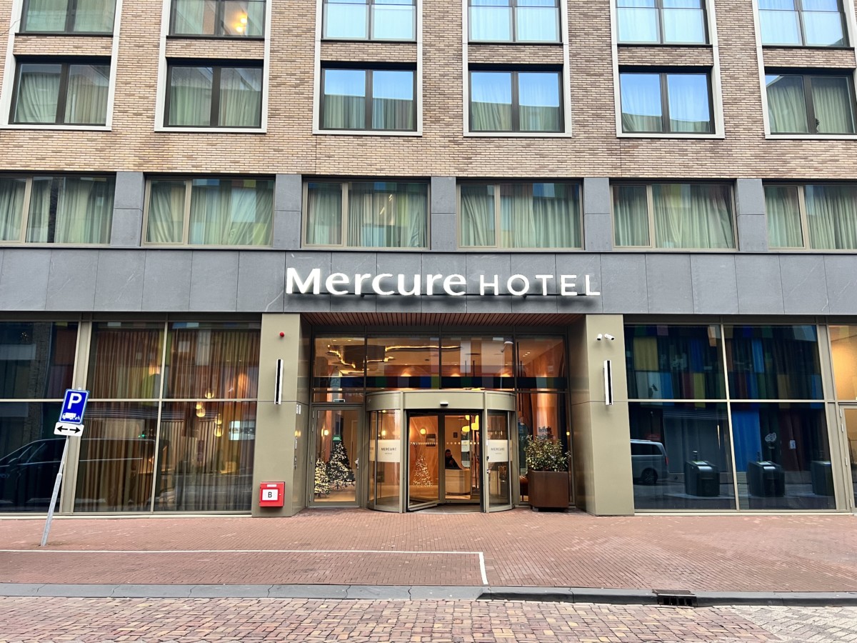 Gevel van het Mercure Amsterdam North Station