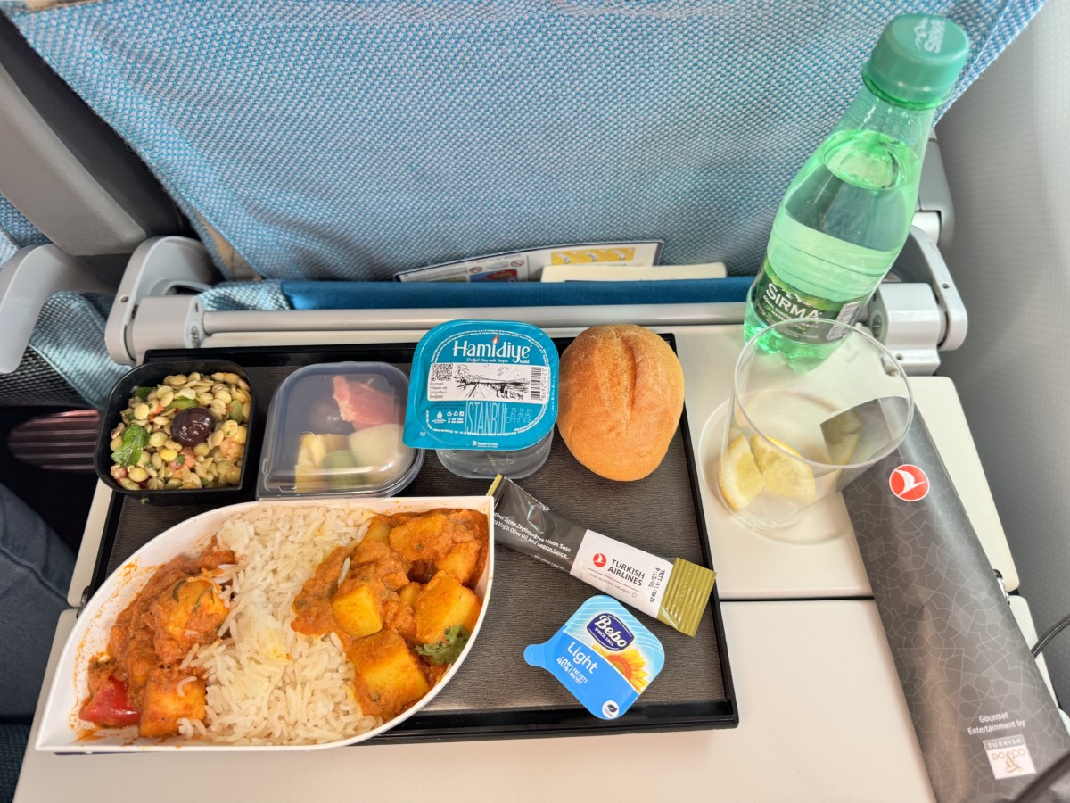 Review Turkish Airlines Economy Class - Amsterdam Schiphol - Istanbul - Airbus A330-300