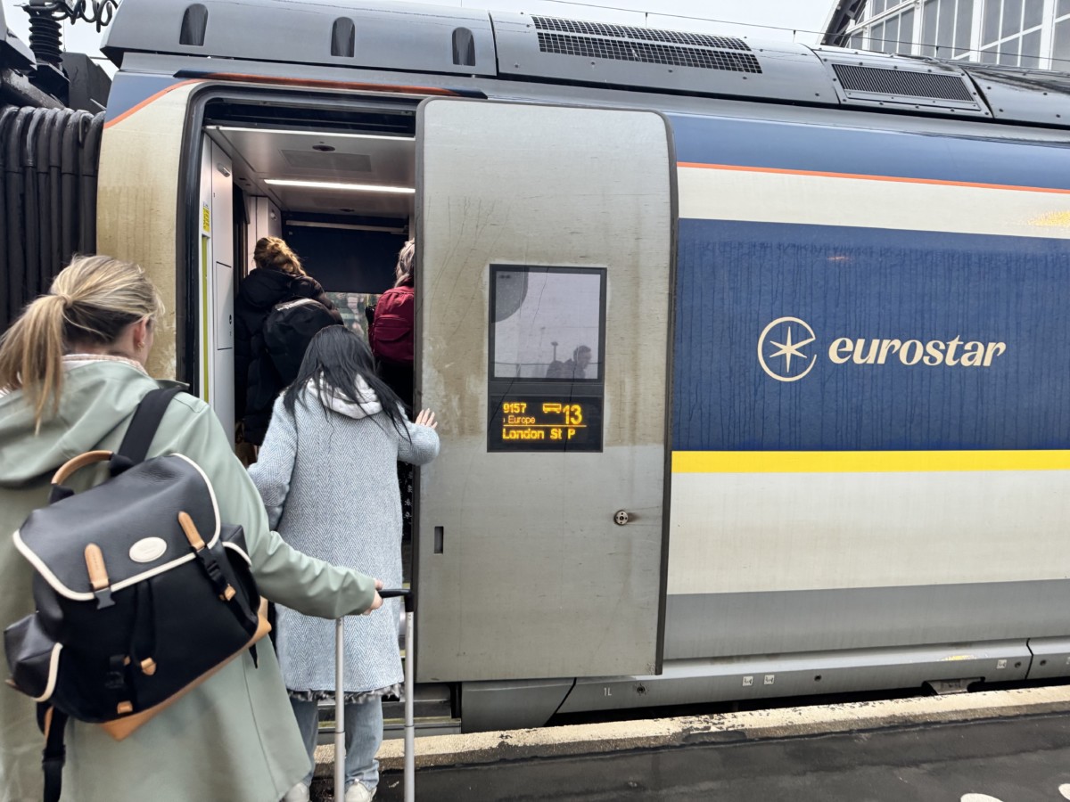 Eurostar naar Londen op spoor 15b van Amsterdam Centraal