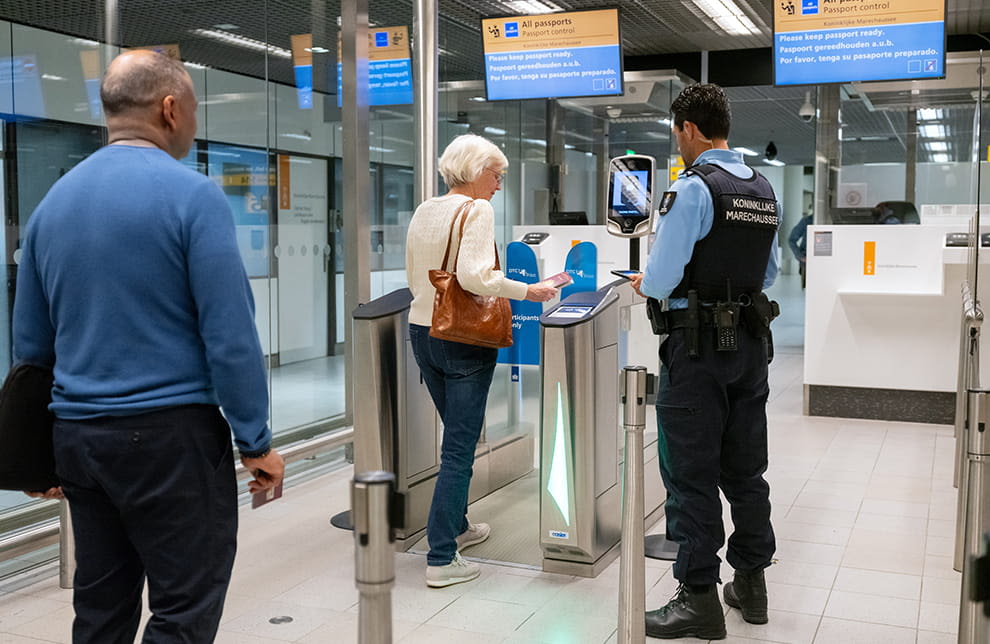 Pilot digitale paspoortcontrole op Schiphol