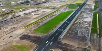 Kaagbaan op Amsterdam Airport Schiphol weer open na groot onderhoud