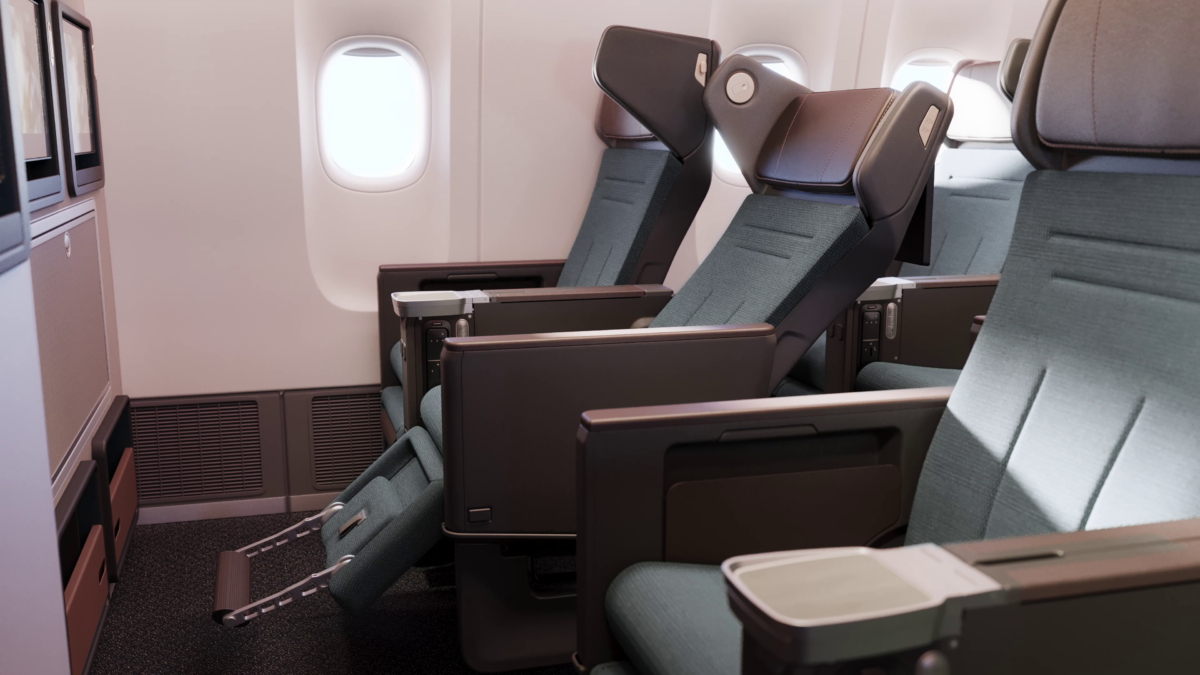 Nieuwe Cathay Pacific Premium Economy stoel met voetsteun