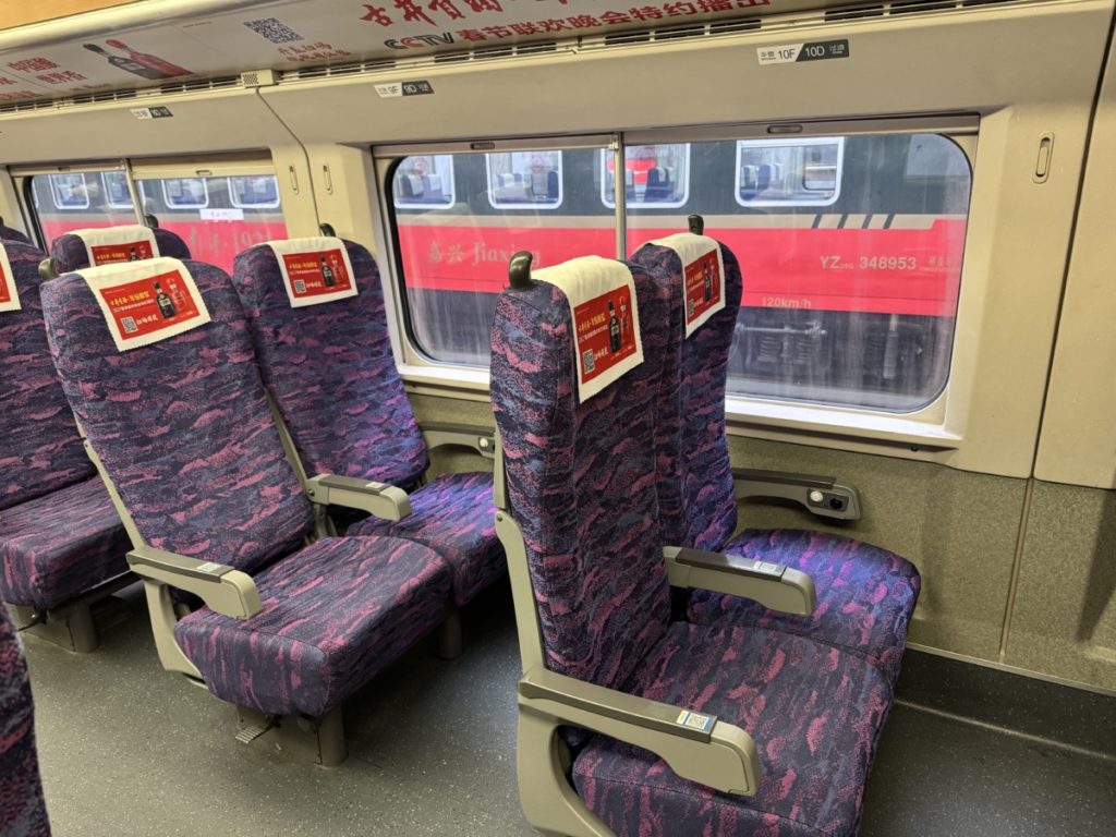 De stoelen in de 2e klasse in de G7268 Trein van Nanjing naar Shanghai.