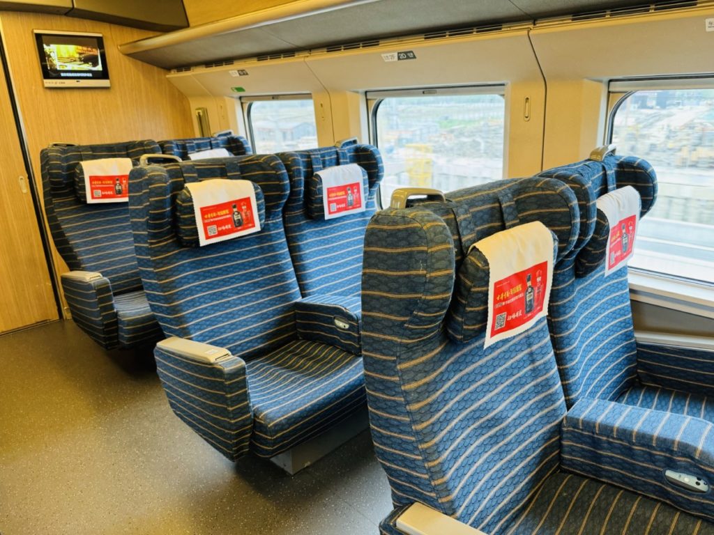 De stoelen in de 1e klasse in de G7268 Trein van Nanjing naar Shanghai.