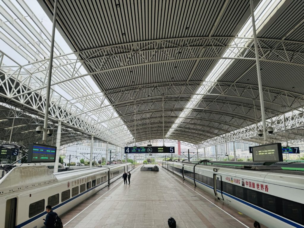 Perron 5/6 op Shanghai Railway station