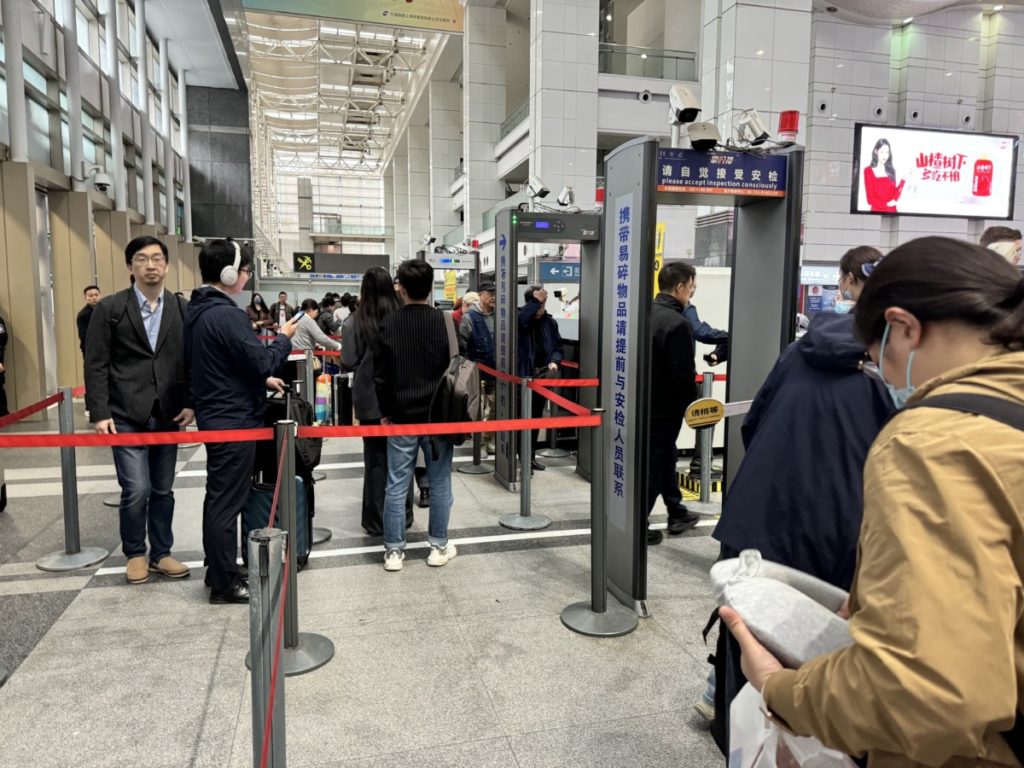 Security check Shanghai Railway station