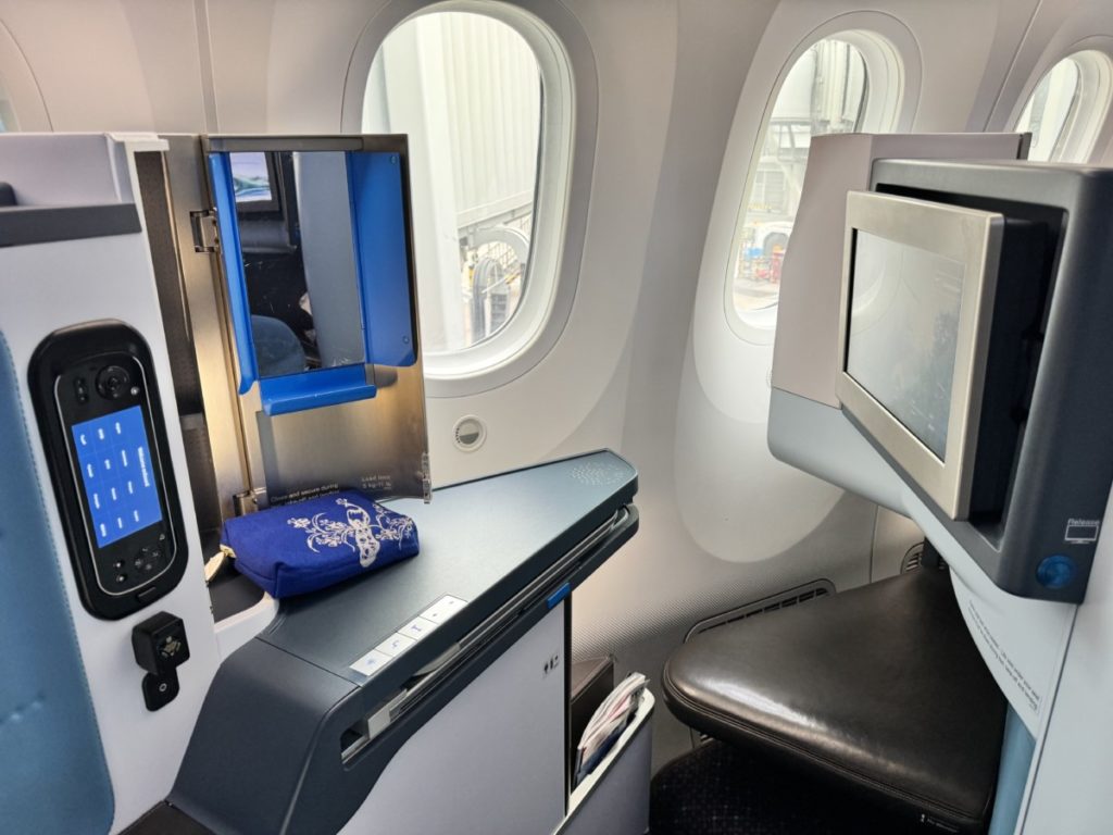 Review: KLM World Business Class | Beijing - Amsterdam | Boeing 787-9