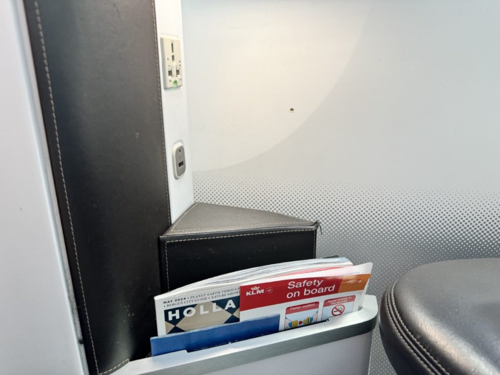 Review: KLM World Business Class | Beijing - Amsterdam | Boeing 787-9