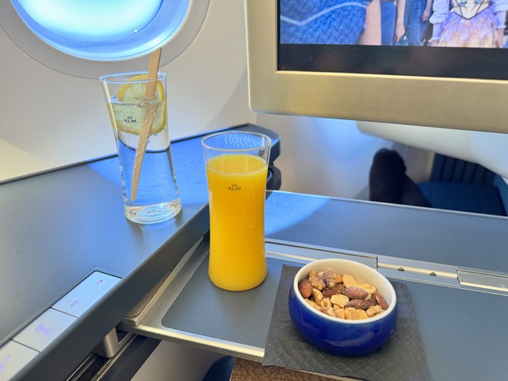 Review: KLM World Business Class | Beijing - Amsterdam | Boeing 787-9