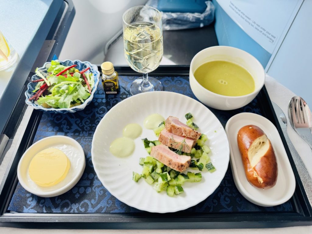 Review: KLM World Business Class | Beijing - Amsterdam | Boeing 787-9