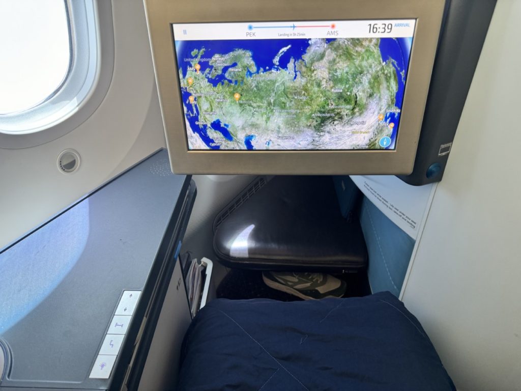 Review: KLM World Business Class | Beijing - Amsterdam | Boeing 787-9