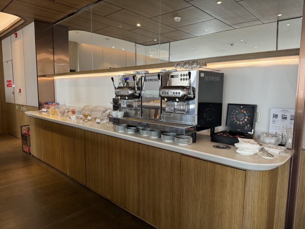 Koffie Hainan Airlines HNA Club lounge Beijing Capital Airport (PEK)